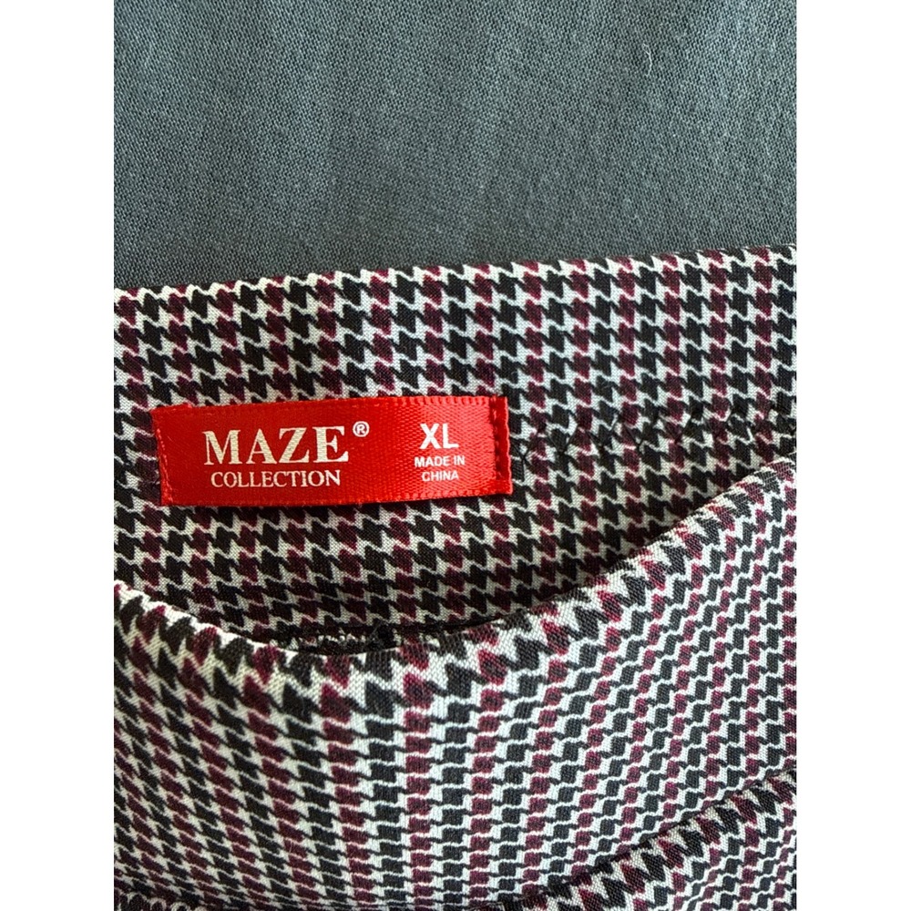Maze Collection Scuba Houndstooth Leggings XL NWT Black Burgundy White Stretch - Picture 3 of 6